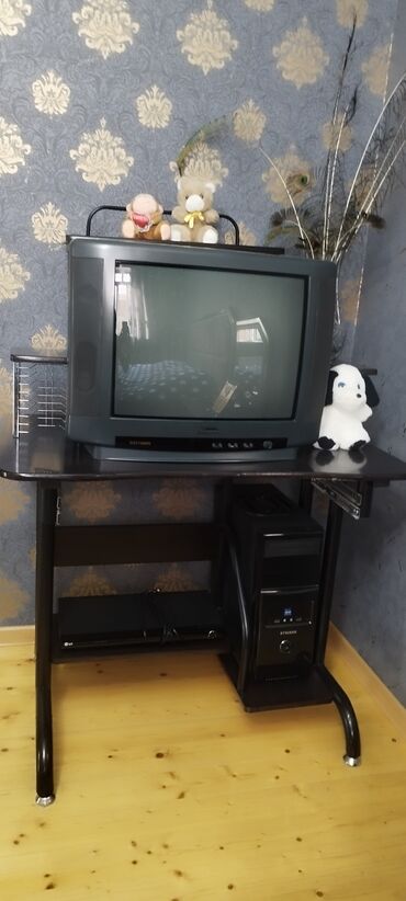 kompüter ekranı: Ikisi bir yerdə 25 azn Hər şeyi işləyir təmirə getməyib 051 422 97 25