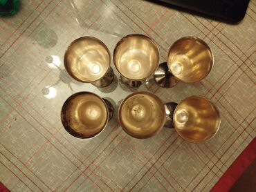 Čaše: Metalne case,solje. 6 komada,mislim da su posrebrene,nisam siguran — 7