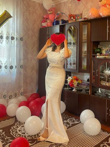 nişan donları: 150 AZN (250 yə alınıb) Yenidir, Nişan üçün alınıb 1 dəfə geyinilib