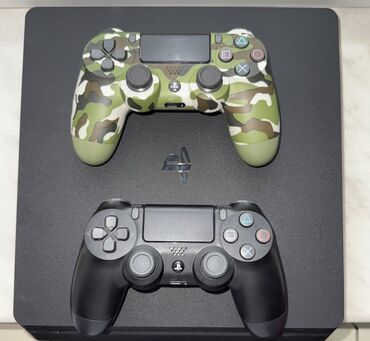 PS4 (Sony Playstation 4): Sony PlayStation 4 Slim 500GB yaddaşa malikdir. Komplektə 2 ədəd