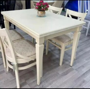 стол и уголок: Продается стол в городе Нарын. В классическом стиле. Краска