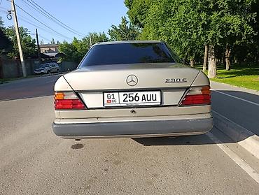 мерседес все: Mercedes-Benz E-Class: 1988 г., 2.2 л, Автомат, Бензин — 6