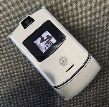samsun s10: Motorola Шарм, цвет - Серебристый