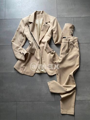 Kompleti: New,,Royal Dreamer’’Suitvelicine:36/38/40/42/44/46 Boje:Crna Bela — 9