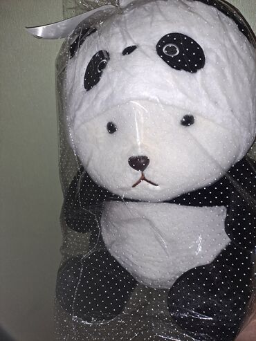 oyuncaq kompüter: Şirin panda yumşaq oyuncaq, qara və ağ rənglərdə mövcuddur. Oyuncaq ağ