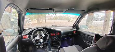 Daewoo: Model: Daewoo Nexia (sedan) Rəng: yaşıl/boz metalik Kuzov: 4 qapı — 5