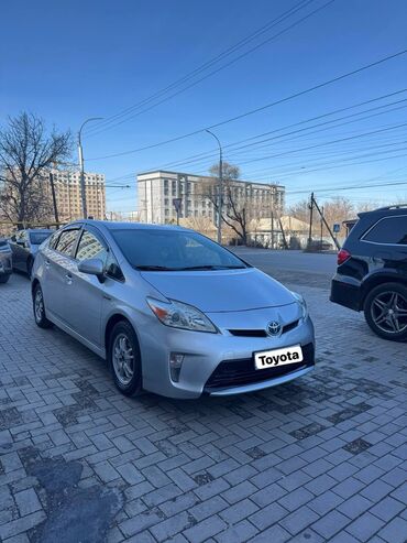 Toyota: Toyota Prius: 2015 г., 1.8 л, Вариатор, Гибрид, Универсал