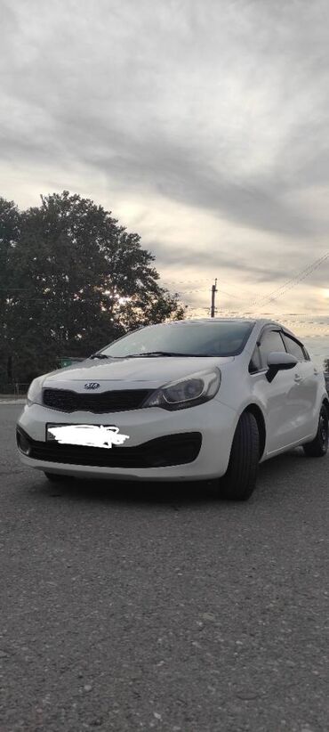 maşın çeşqa: Kia Rio: 1.4 l | 2013 il Sedan