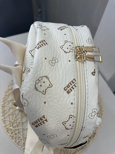 рюкзак hello kitty: Классическая сумка, Китай, Материал: Искусственная кожа, Застежка на молнии, Множество карманов, Подкладка из мягкого материала, Женские, Новый — 8