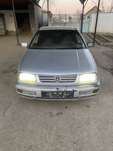 Volkswagen: Volkswagen Vento: 1994 г., 2 л, Механика, Бензин, Седан