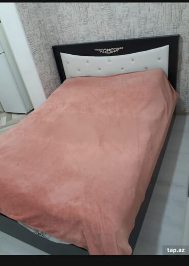 Çarpayılar: Taxt satilir.
*Qiymeti 110 Azn sondu.*
Unvan qaracuxur. 🦄S.Esi