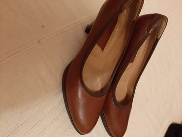 narandzasta haljina i cipele: Salonke, 37