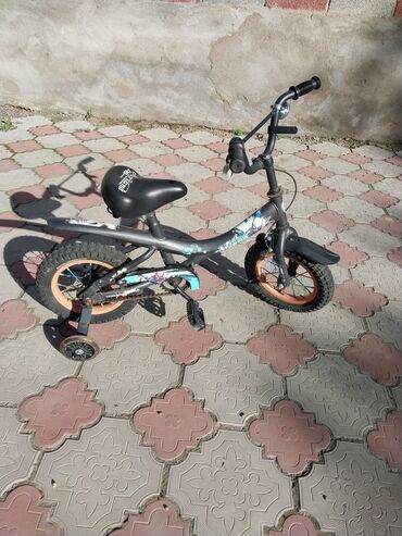 велосипед для двойняшек: Продаётся детский велосипед. состояние отличное!!!