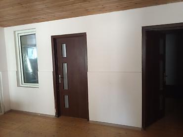 Otaqların günlük kirayəsi: HOSTEL/GÜNDƏLİK EV. AİLƏYƏ VERİLMİR ancaq kişilər (tələbələr — 4