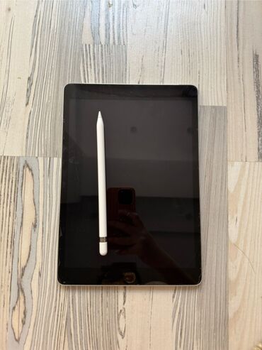 меняю на планшет: Планшет, Apple, эс тутум 256 ГБ, 10" - 11", Классикалык түсү - Күмүш