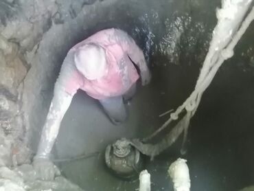 Građevinarstvo i rekonstrukcija: Silaskom u bunar, čistim bunare izbacivanjem mulja rucno i pranjem