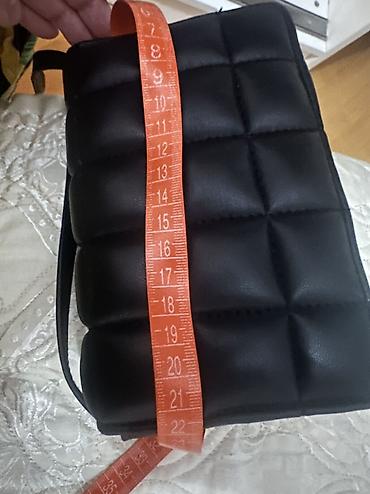 Çantalar: Qara çiyin çantası – yumşaq kvadrat kapitone dizayn - Rəng: Qara - — 7