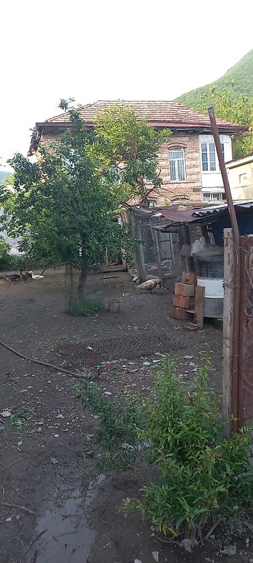 sabunçuda ev: Şəkidə, Doduda 4.4 sotda yerləşən iki ev. biri köhnə tikili yaşayış — 8