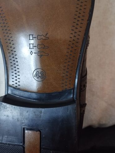 Ayaqqabılar: Ayaqqabı 43 razmer alınib 89 azn 5 saatliq geyinilib bəyliyində — 7