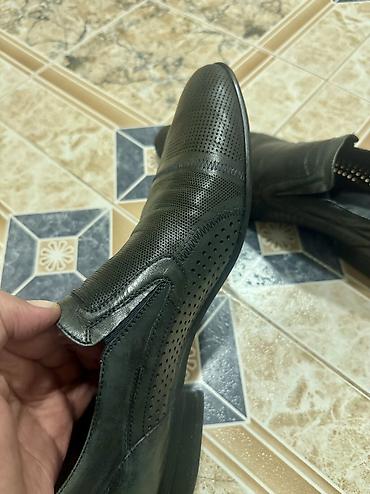 Ayaqqabılar: Deri kisi ayaqqabisi satilir, yaxsu veziyetddedu, hec bir problemi — 6