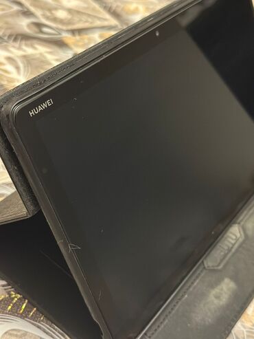 huawei matebook d15: Huawei planşet(HUAWEI MediaPad M5 lite model BAH2-L09)+ stilus -