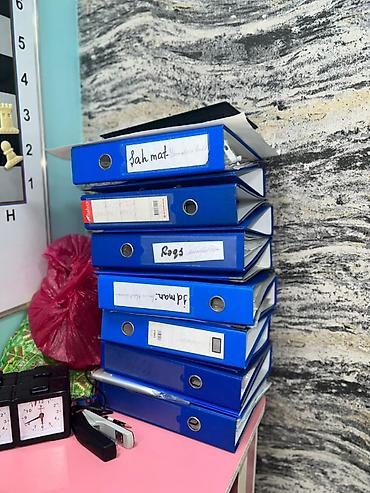 Ofis ləvazimatları: Məhsul: Mavi A4 sənəd qovluqları (ring binder) Təsvir: - A4 formatı — 1