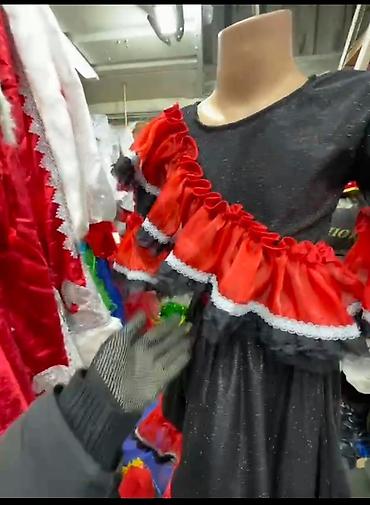 Карнавальные костюмы: Новогодние карнавальные костюмы - Дед Мороз: роскошные красные шубы с — 16