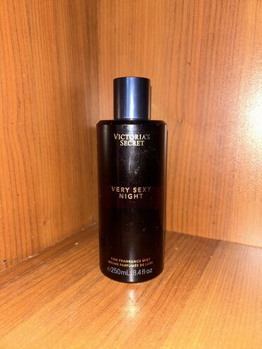 secret eau de parfum: Victoria s Secret Very Sexy Night 250 ml beden spreyi mehsul orginaldi