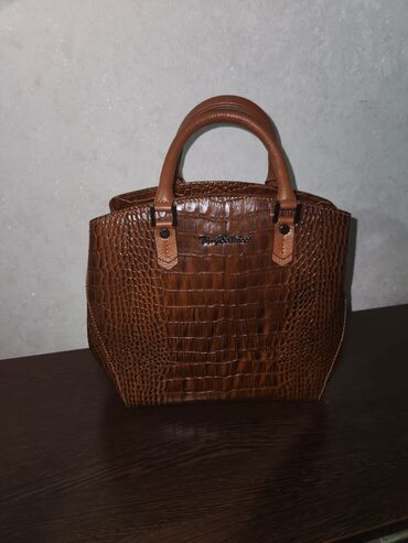 Сумки: Продаю дамскую сумку Toni bellucci,производство Турция, с тонким