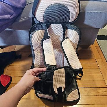 bata espadrile: Auto sediste za decu Odlicno za putovanja Cena: 2500 din Dostupno — 7