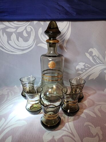 Čaše: Servis nov za zestoko pice Paracinsko staklo. Servis je — 1