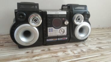 Musiqi mərkəzləri: 3800 w Güclü səs sistemi 2 Basoviki 2 Səs Kalonkaları var — 4