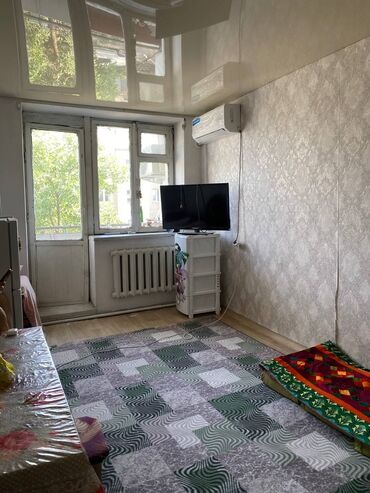 снять жилье в кыргызстане: 1 бөлмө, 17 кв. м, Жатакана жана мейманкана түрүндө, 4 кабат, Эски ремонт