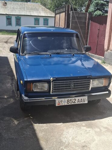 жугули симорка: Автомобиль ВАЗ-2107 синего цвета. Эта модель, также известная как