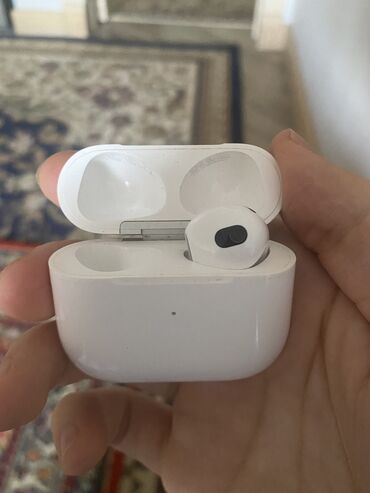 куплю правый наушник: Продаю оригинальный кейс от AirPods 3-его поколения в отличном рабочем