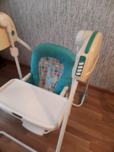 Yemək masaları, oturacaqları: Yellencekli yemek stullu hemde musiqili coxx az iwlenib seliqeli