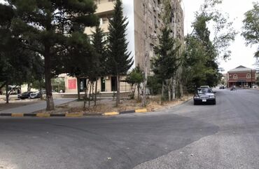 emlak.az kiraye evler: Bakixanovda razin. Arablinka. 9 mertebeli binanin yarim zirzemisi. 2