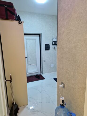 Yeni tikili: Satılır: mənzil (şəkillərdə göstərilən) Xüsusiyyətlər: - Giriş — 3