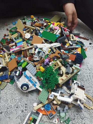 razvivajushhie igrushki 6 let: Продаю Лего где-то 6кг выйдет + 6 коробки Лего