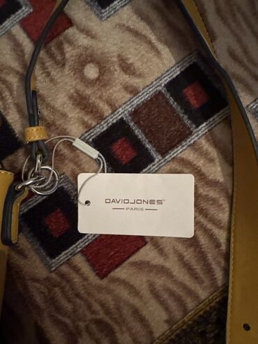 Çiyin çantası, David Jones, Yeni