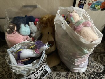 купить детскую площадку бу для улицы: Три пакета игрушек в хорошем состоянии. Все за 600 сом