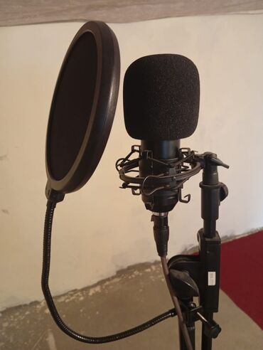 studiya mikrafonu: Tecili satilrir M-Audio studiya monitoru yüksək keyfiyyətli səs