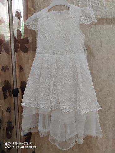 белый платия: Детское платье, цвет - Белый, Б/у