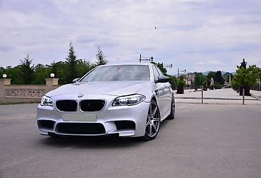 mercedes katalizator satilir: BMW M5 (F10) sedan – gümüşü rəng, M paketli eksteryer və salon — 1