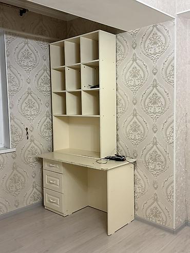 Компьютерные столы: Компьютерный стол, Б/у, С полками — 1