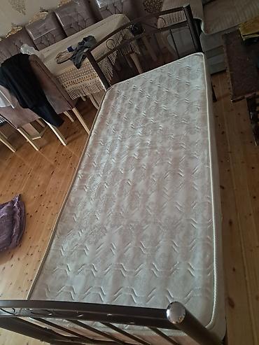 Кровати: Tək nəfərlik metal çarpayı 2 denedivə döşək dəsti - Ölçü: təxmini — 3