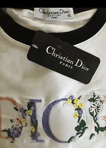 cotton nis: Haljina sa kratkim rukavima sa izvezenim logotipom “DIOR” - Model — 2