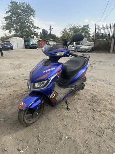 m8 мопед: Скутер түрү 125 куб. см, Бензин