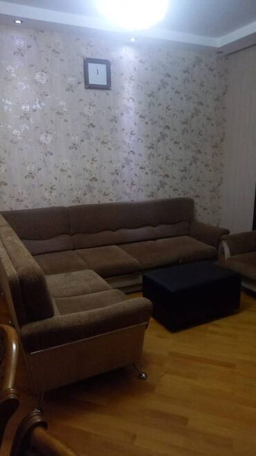 Uzunmüddətli kirayə mənzillər: 9 mkr,Tərlan şadlıq evinin yanı,Araz marketin binasında,18 — 2