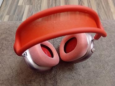Qulaqcıqlar: Qulaqlıq – over-ear, simsiz Bluetooth model Xüsusiyyətlər: - Over‑ear — 4